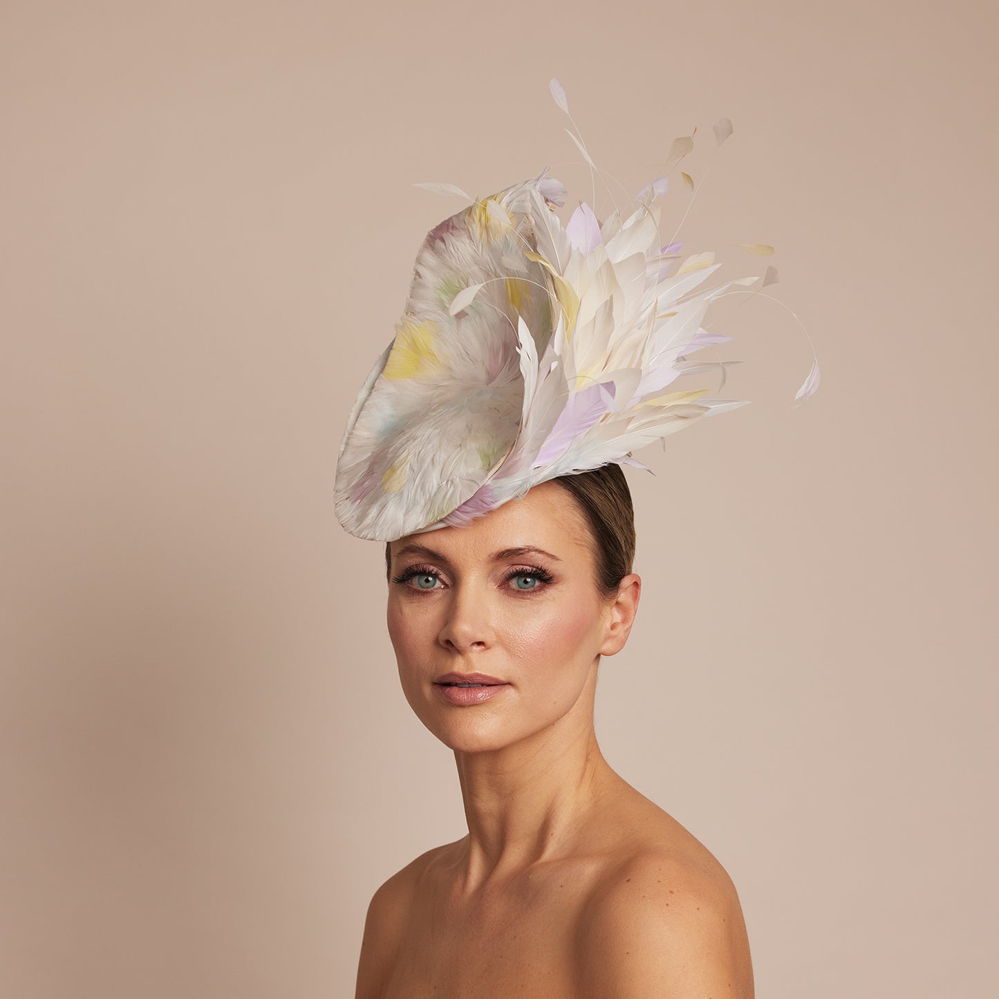 Load image into Gallery viewer, Luxury Designer wedding hat
